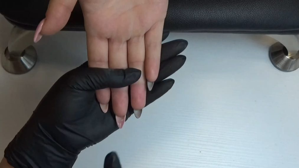 Специфика на работа при поддръжка на изкуствен материал.